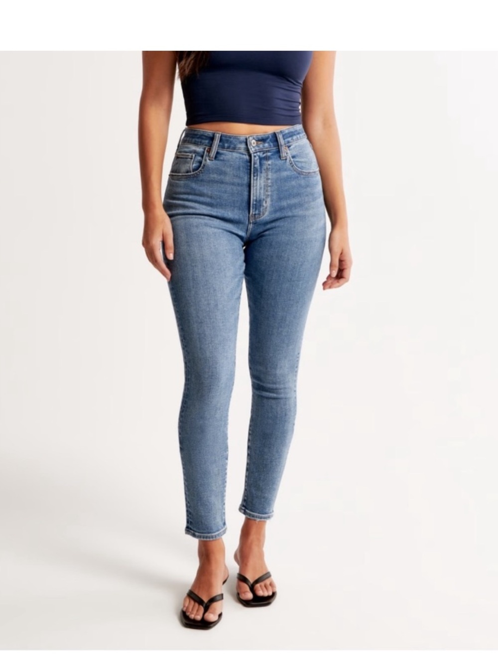 24L/37 Abercrombie&Fitch Medium Wash. The Super Skinny Ankle High Rise